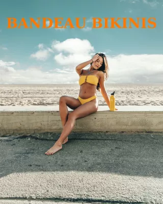 Bandeau Bikinis, die Badeanzugmode des Jahres : Frau, die einen neonorangen Bandeau-Bikini am Strand trägt